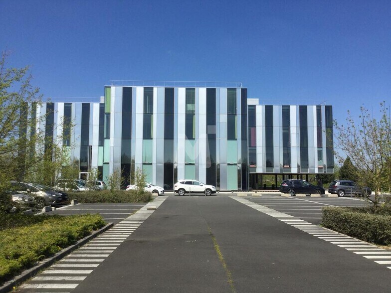 Office in Lieusaint for sale - Building Photo - Image 1 of 11