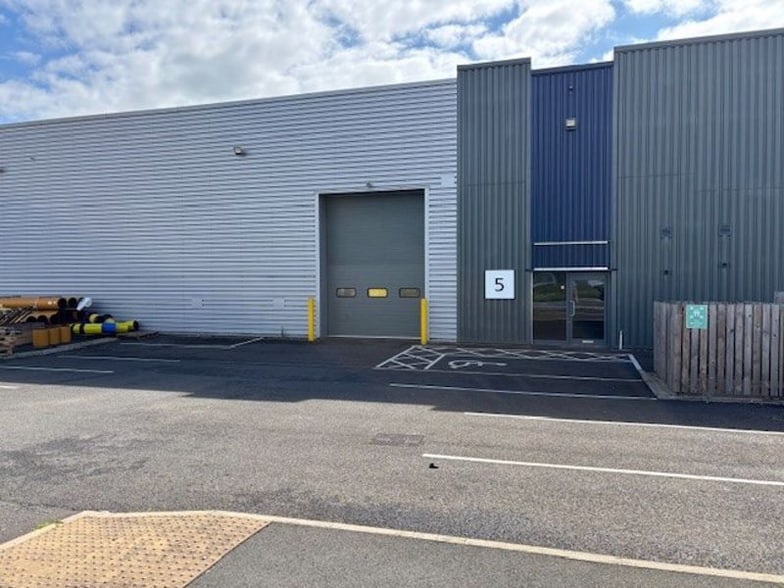 Kingsway, Rochdale for lease - Building Photo - Image 2 of 4