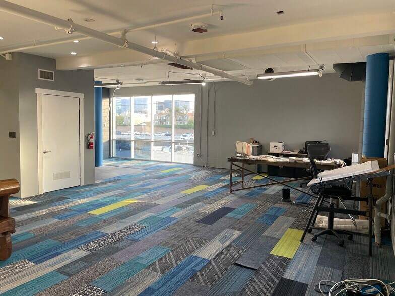 2000 Cotner Ave, Los Angeles, CA à louer - Photo du bâtiment - Image 3 de 7