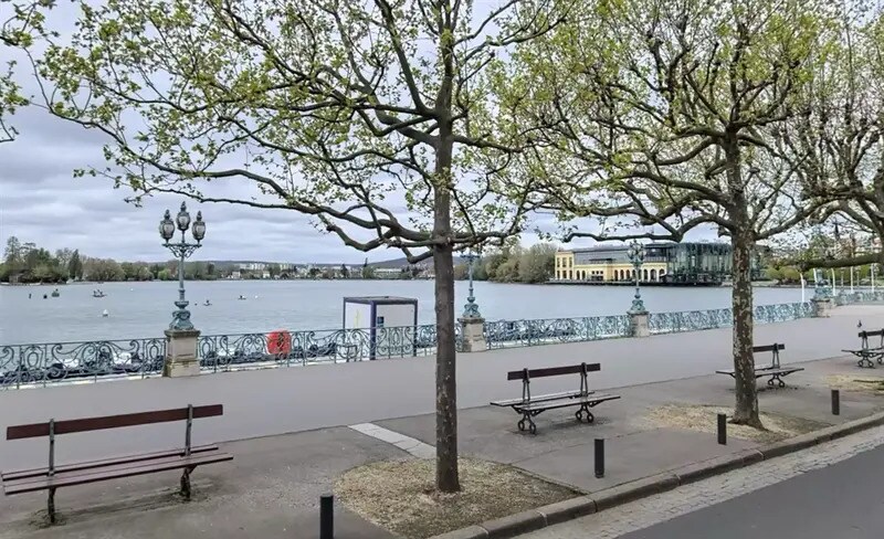 Retail in Enghien-les-Bains for lease Building Photo- Image 1 of 4