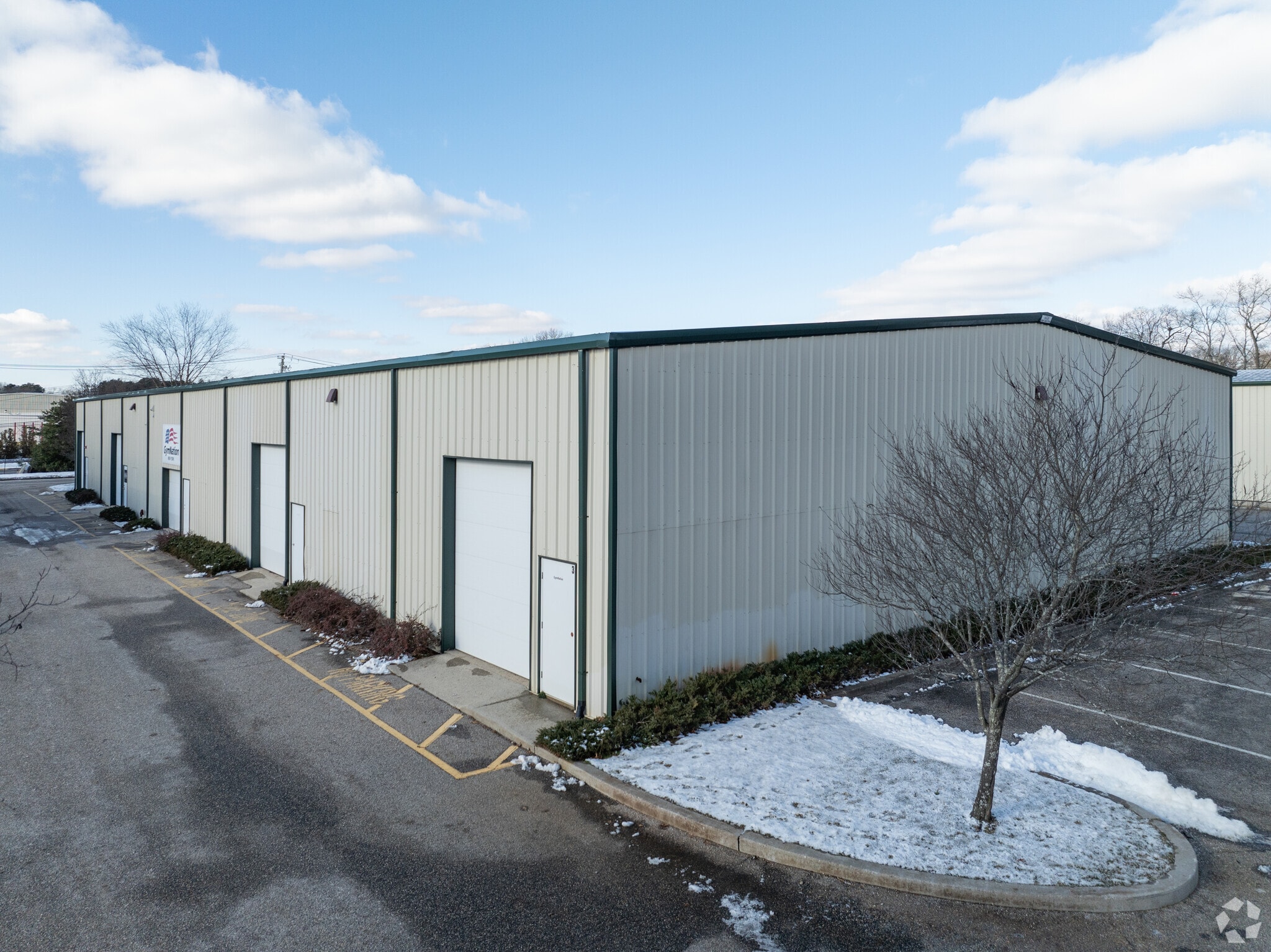 1074 Pulaski St, Riverhead, NY for lease Primary Photo- Image 1 of 5