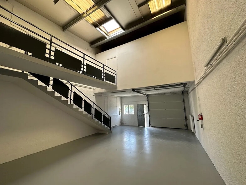 17 Rue Alfred De Musset, Savigny-le-Temple for lease - Interior Photo - Image 2 of 8