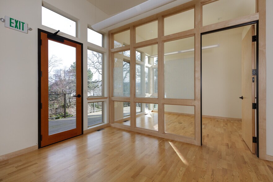 3235 Cascade Ave, Hood River, OR à vendre - Photo du bâtiment - Image 3 de 35