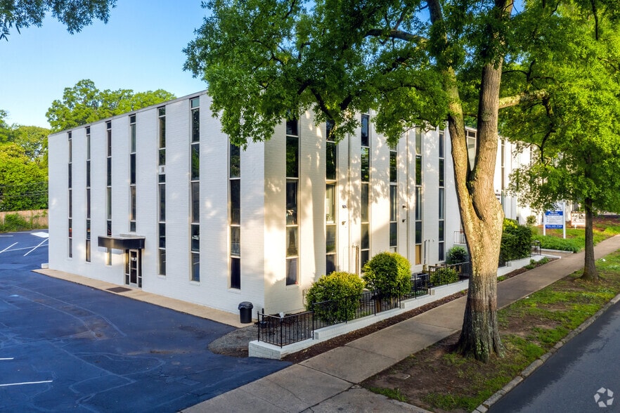 1200 E Morehead St, Charlotte, NC for lease - Building Photo - Image 2 of 6