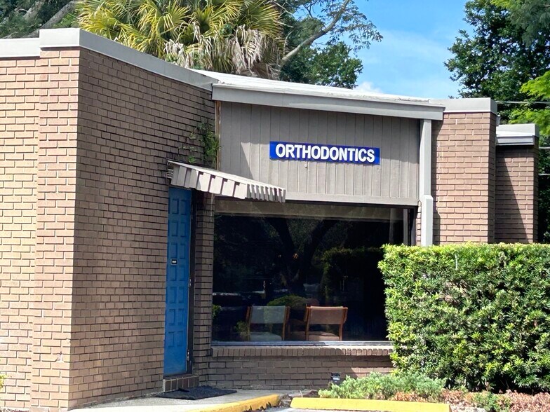 9806 N 56th St, Temple Terrace, FL à louer - Photo du bâtiment - Image 3 de 20