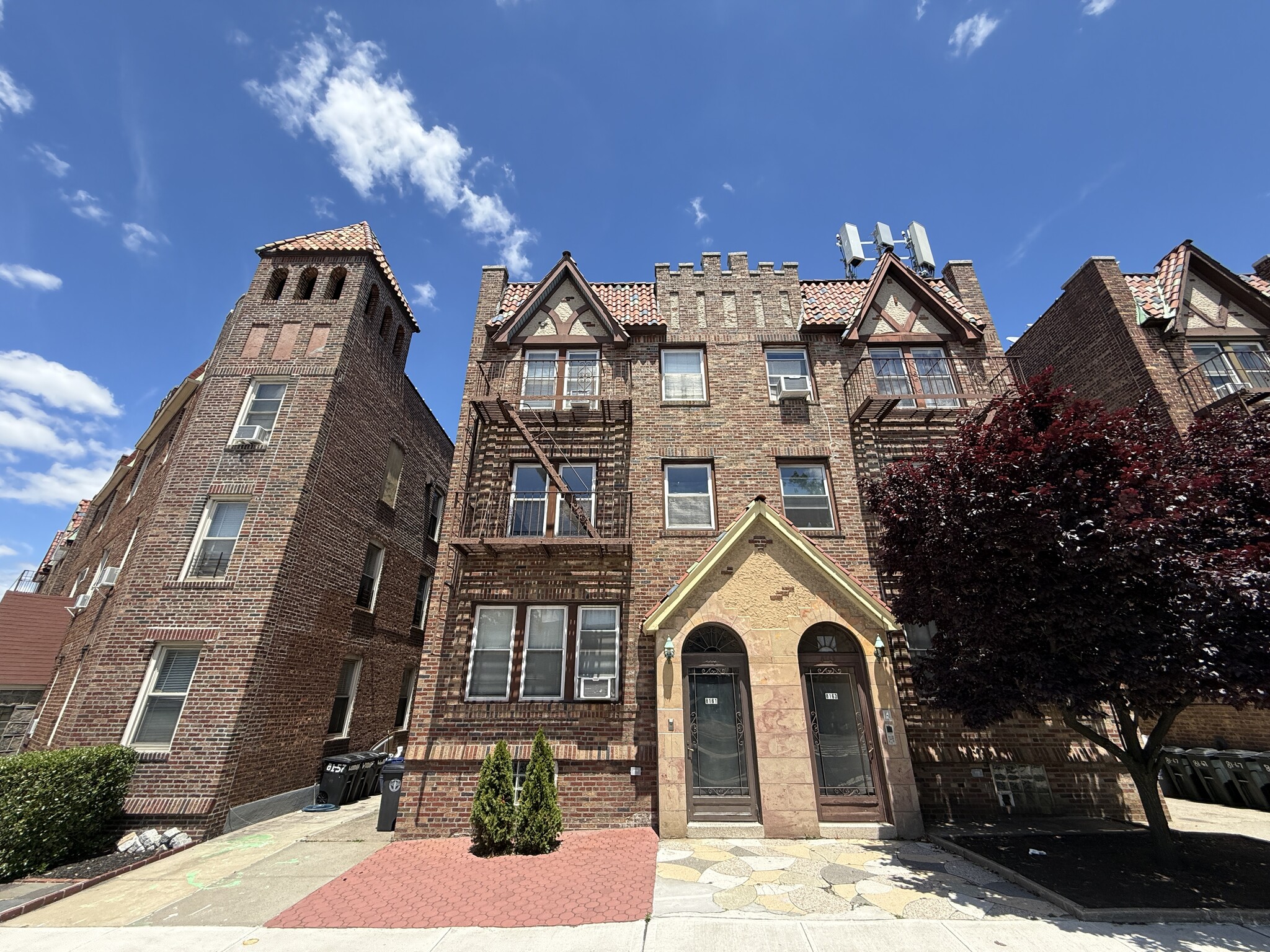 8161 Woodhaven Blvd, Glendale, NY à vendre Photo du bâtiment- Image 1 de 26