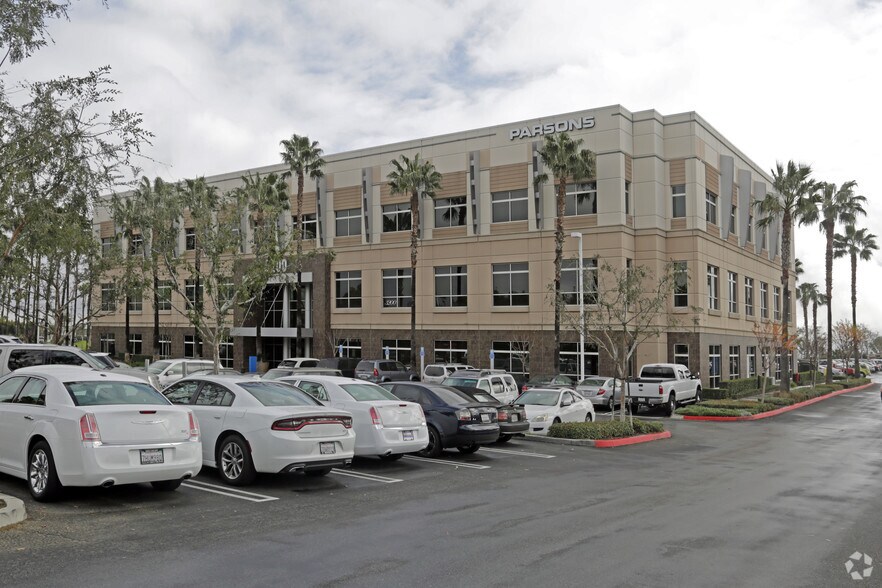 3200 E Guasti Rd, Ontario, CA à louer - Photo du bâtiment - Image 1 de 19