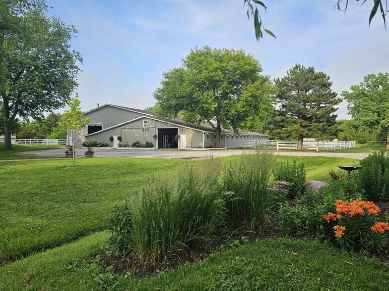 14314 Towne Trl, Libertyville, IL à vendre - Photo du bâtiment - Image 2 de 40