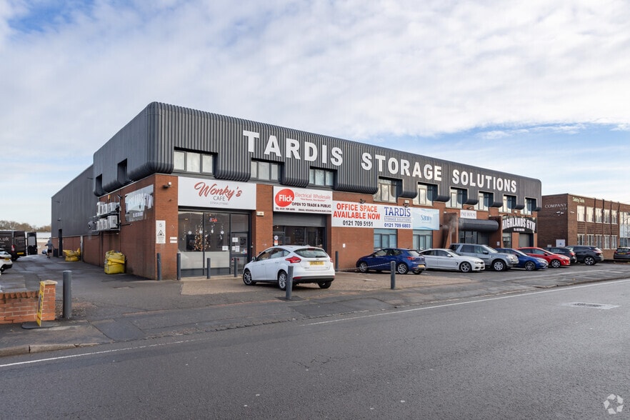 Highlands Rd, Solihull à louer - Photo du bâtiment - Image 2 de 2
