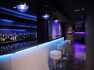 Plus de détails pour Multi-résidentiel à vendre