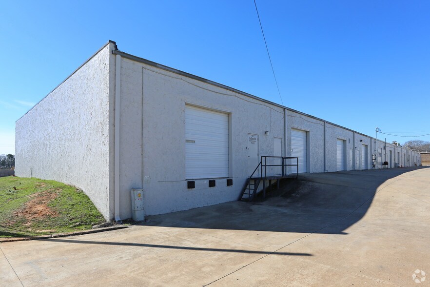 25 Commerce Ave, Bessemer, AL à louer - Photo du bâtiment - Image 3 de 4