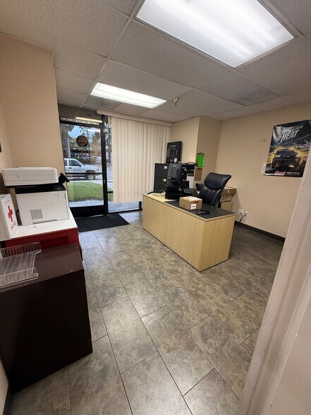 9419 Abraham Way, Santee, CA à louer - Photo du bâtiment - Image 2 de 5