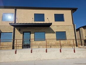401 S Chitalpa St, Leander, TX for lease Interior Photo- Image 1 of 21