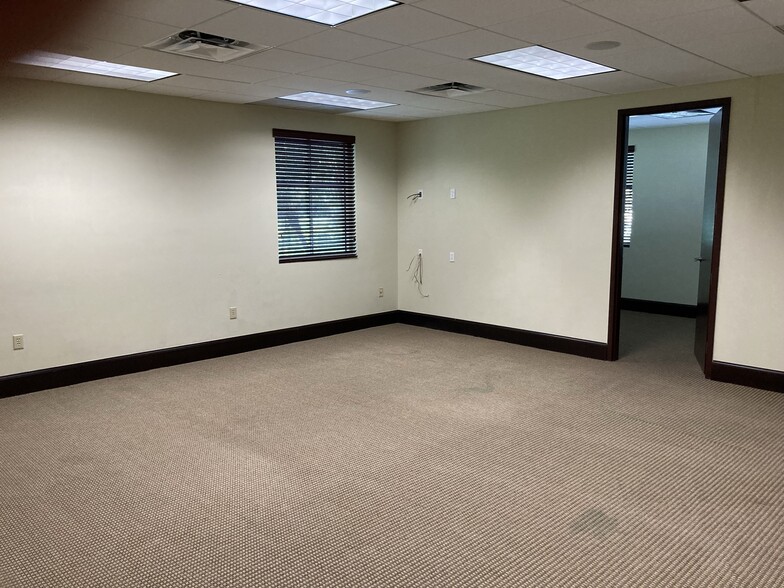 6115 Lyons Rd, Coconut Creek, FL for lease - Interior Photo - Image 2 of 13