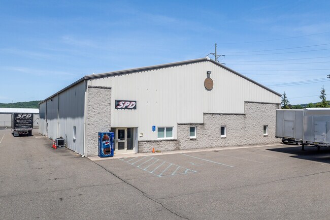 Plus de détails pour 1019 N Vine St, Berwick, PA - Industriel à louer