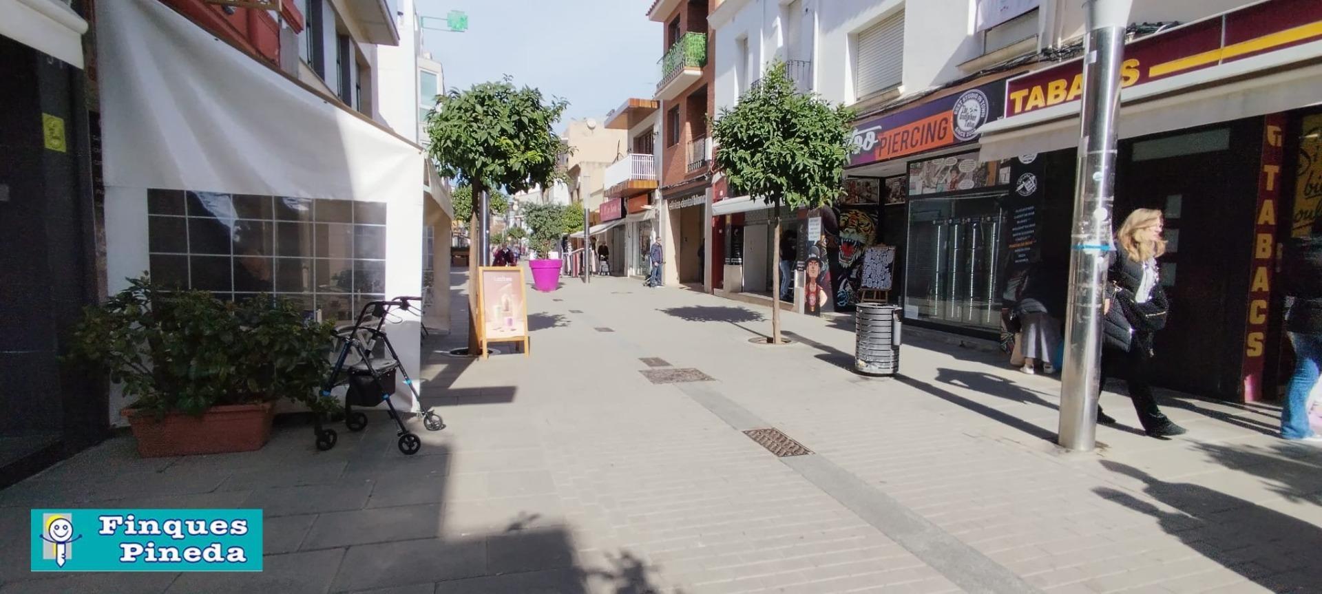 Retail in Pineda de Mar, Barcelona for sale Primary Photo- Image 1 of 4