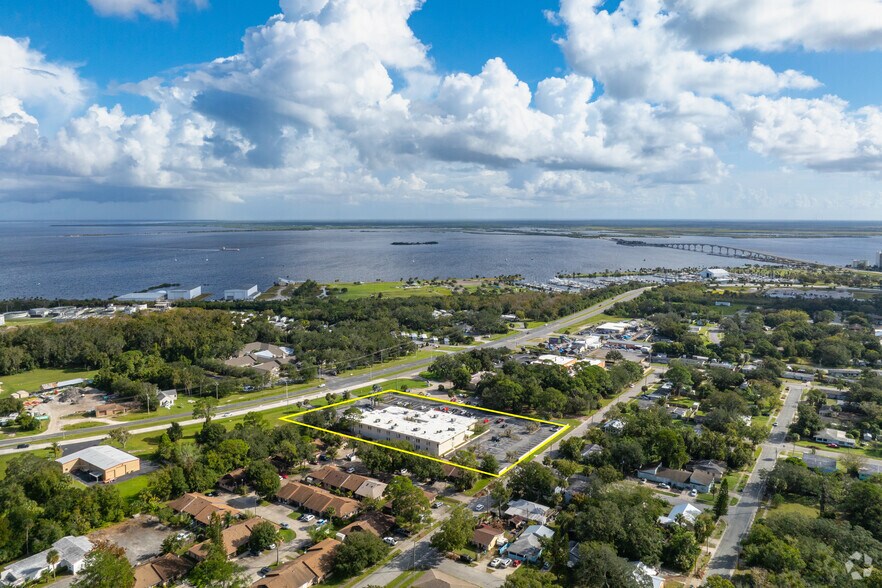 500 N Washington Ave, Titusville, FL à vendre - Aérien - Image 3 de 20