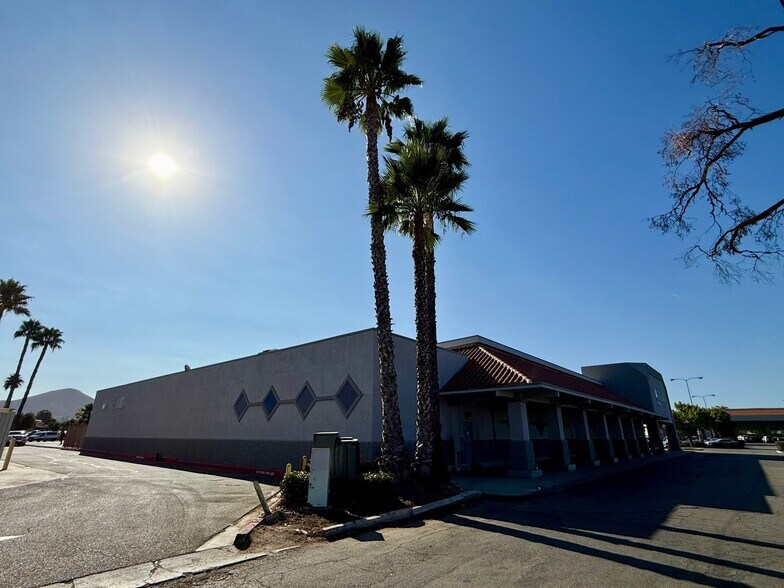 27350 Sun City Blvd, Menifee, CA à louer - Photo du bâtiment - Image 2 de 9