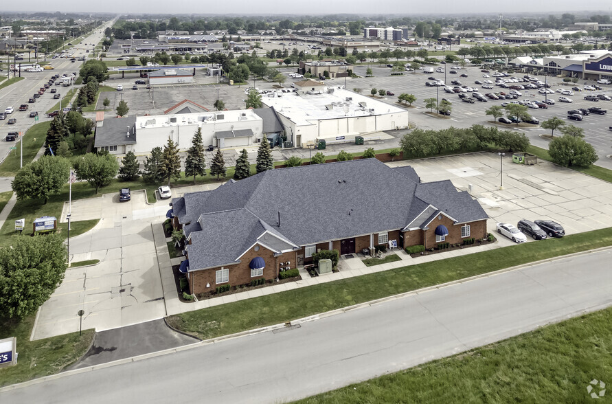 44720 Hayes Rd, Clinton Township, MI for sale - Primary Photo - Image 1 of 4