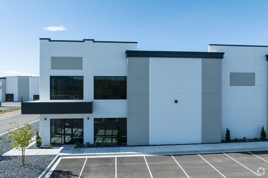 593-689 N Saratoga Rd, Saratoga Springs, UT à vendre - Photo du bâtiment - Image 3 de 23