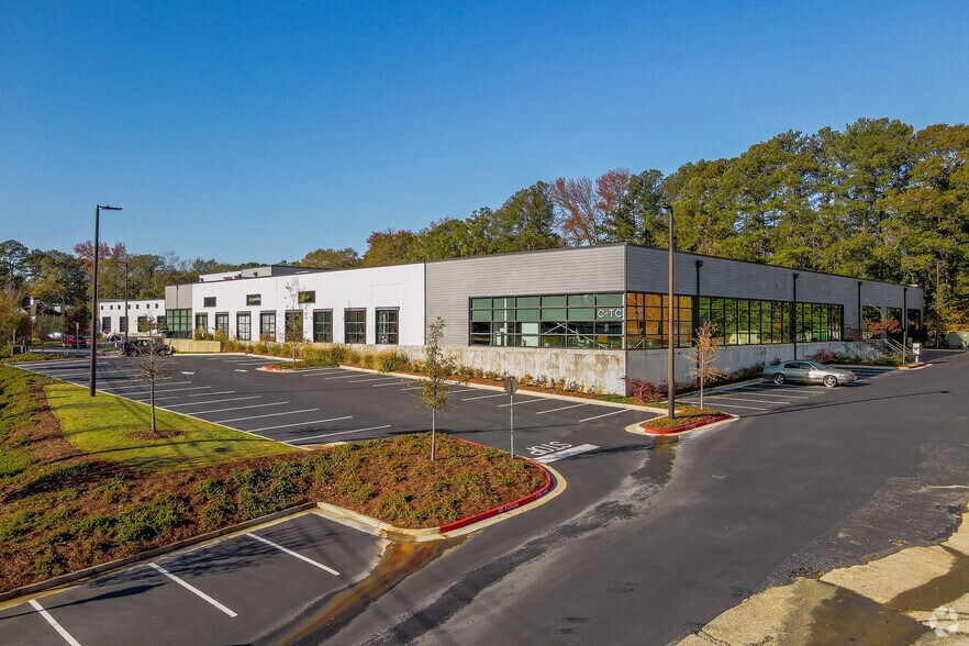 2700 Apple Valley Rd NE, Atlanta, GA à louer - Photo du bâtiment - Image 3 de 9