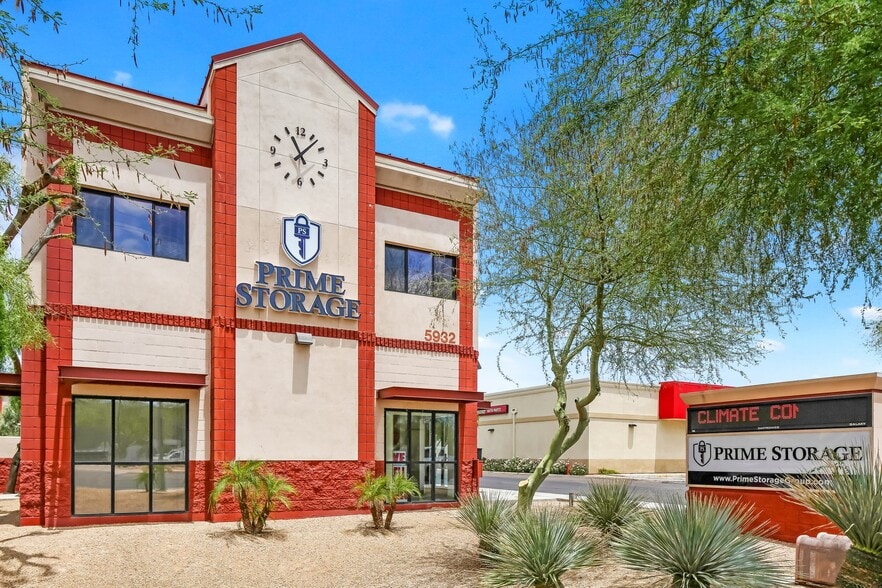 5932 E Brown Rd, Mesa, AZ à louer - Photo du bâtiment - Image 1 de 1