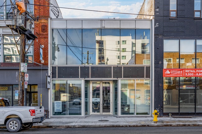 Plus de détails pour 499 Queen St W, Toronto, ON - Commerce de détail à vendre