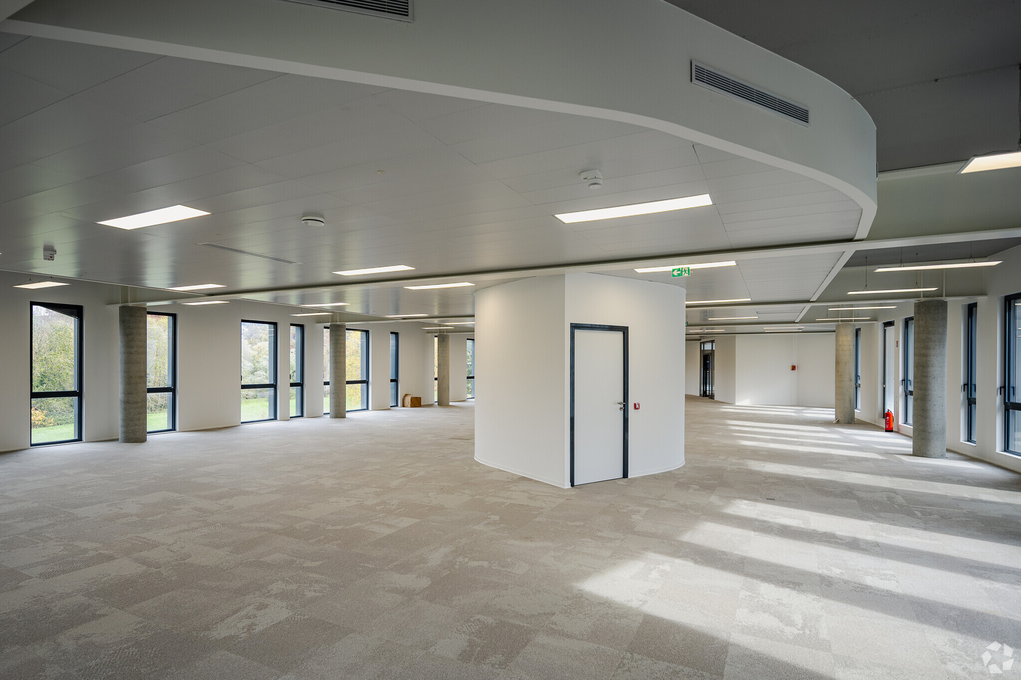 Rue Sans Souci, Limonest for lease Interior Photo- Image 1 of 6