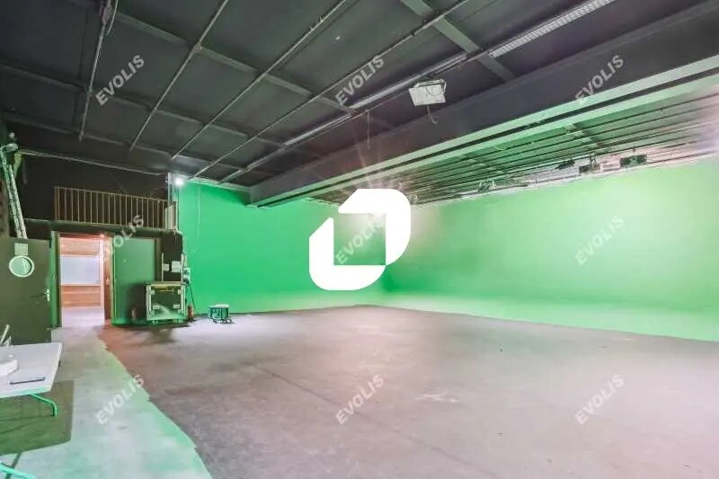 Local d'activités dans Ivry-sur-Seine à vendre - Photo du bâtiment - Image 2 de 11