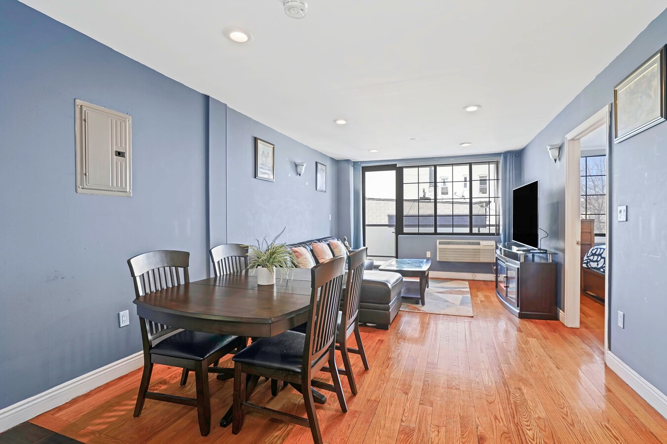 311 St Nicholas Ave, Ridgewood, NY 11385 - Unité 3H -  - Photo intérieure - Image 2 of 16