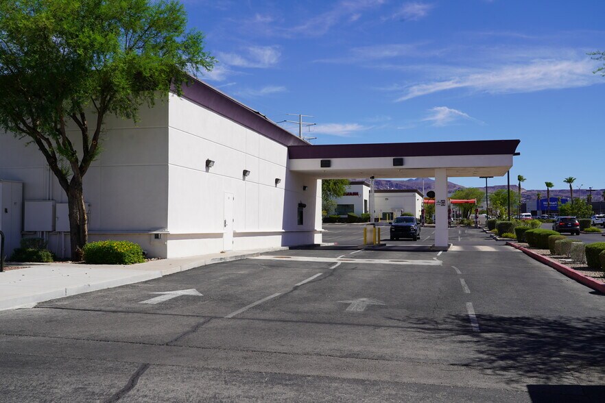 221 N Stephanie St, Henderson, NV à louer - Photo du bâtiment - Image 3 de 14