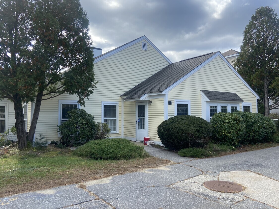 31 Old Nashua Rd, Amherst, NH for lease Building Photo- Image 1 of 12