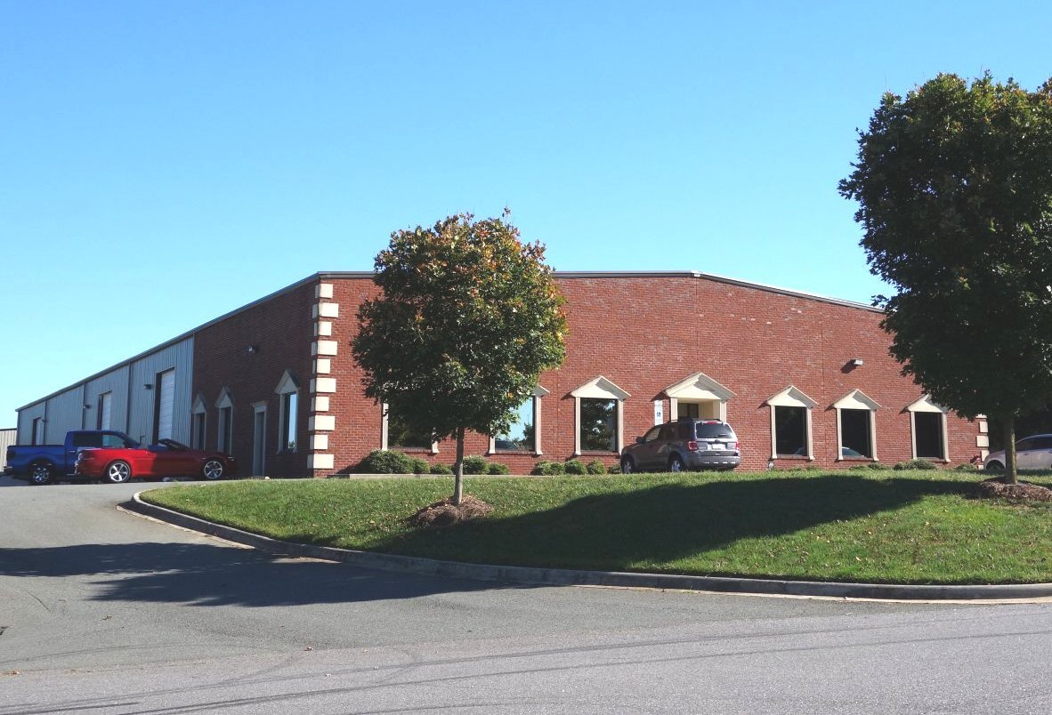122 Backstretch Ln, Mooresville, NC for lease Building Photo- Image 1 of 9