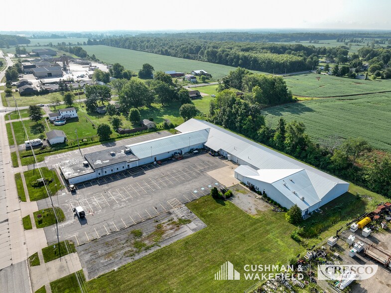 110 Commerce Dr, LaGrange, OH à vendre - Photo du bâtiment - Image 2 de 9