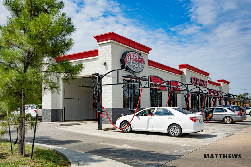 Rapid Wash Portfolio portfolio of 3 properties for sale on LoopNet.ca - Building Photo - Image 1 of 6