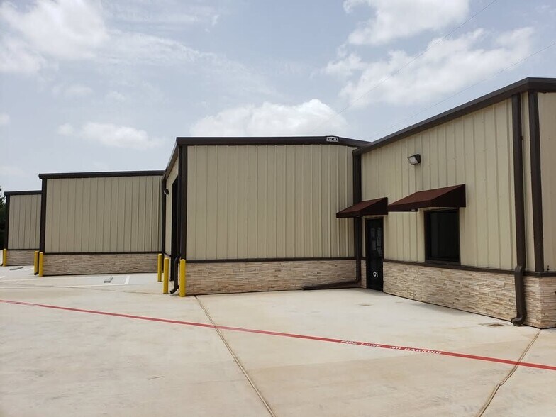 4213 N Frazier St, Conroe, TX à louer - Photo du bâtiment - Image 2 de 3