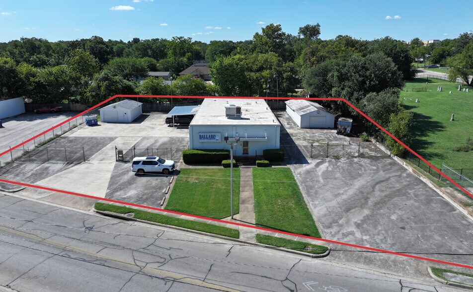3420 E Vickery Blvd, Fort Worth, TX à louer - Photo du bâtiment - Image 1 de 10