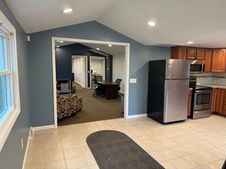 4334 Abrigador Trl NE, Comstock Park, MI à louer - Photo du bâtiment - Image 3 de 8