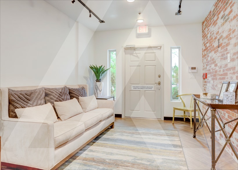 6544 Greatwood Pky, Sugar Land, TX for sale - Building Photo - Image 3 of 18