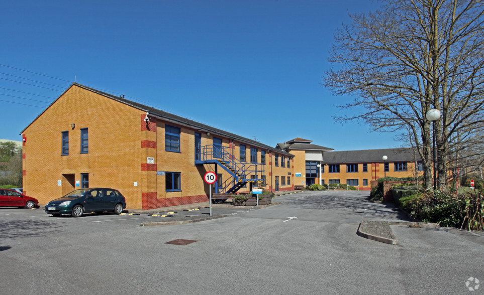 Wade Rd, Basingstoke à vendre - Photo principale - Image 1 de 1