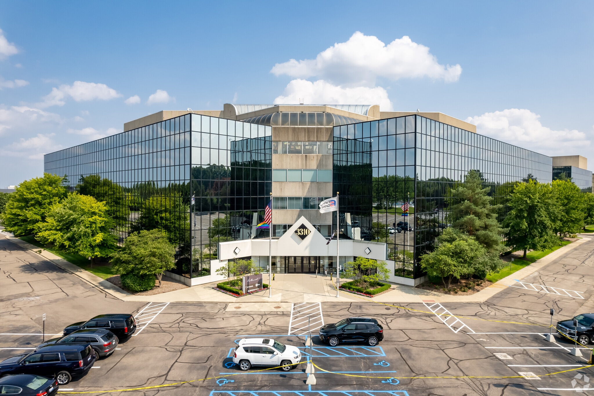 3310 W Big Beaver Rd, Troy, MI for lease Building Photo- Image 1 of 26