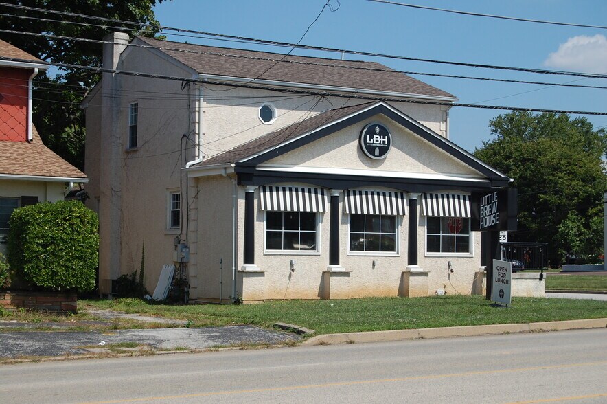 214 W Ridge Pike, Conshohocken, PA à vendre - Photo du bâtiment - Image 1 de 5