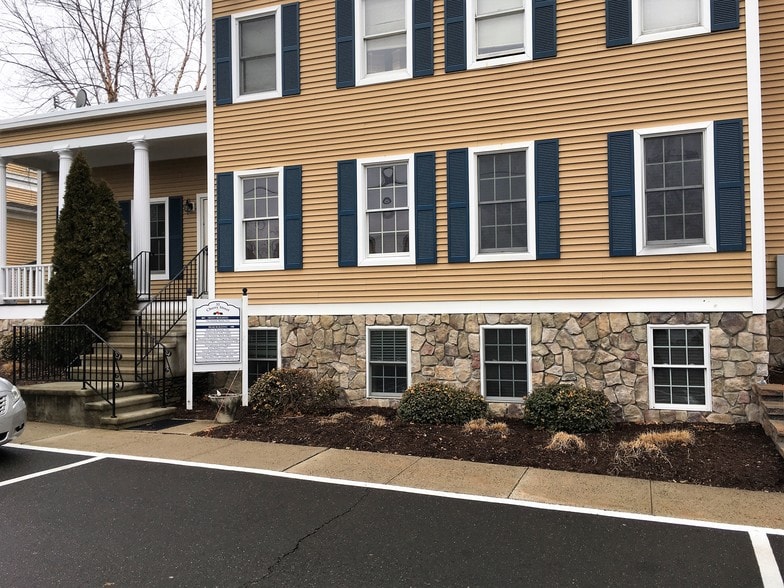 31 Cherry St, Milford, CT à louer - Photo du bâtiment - Image 2 de 45