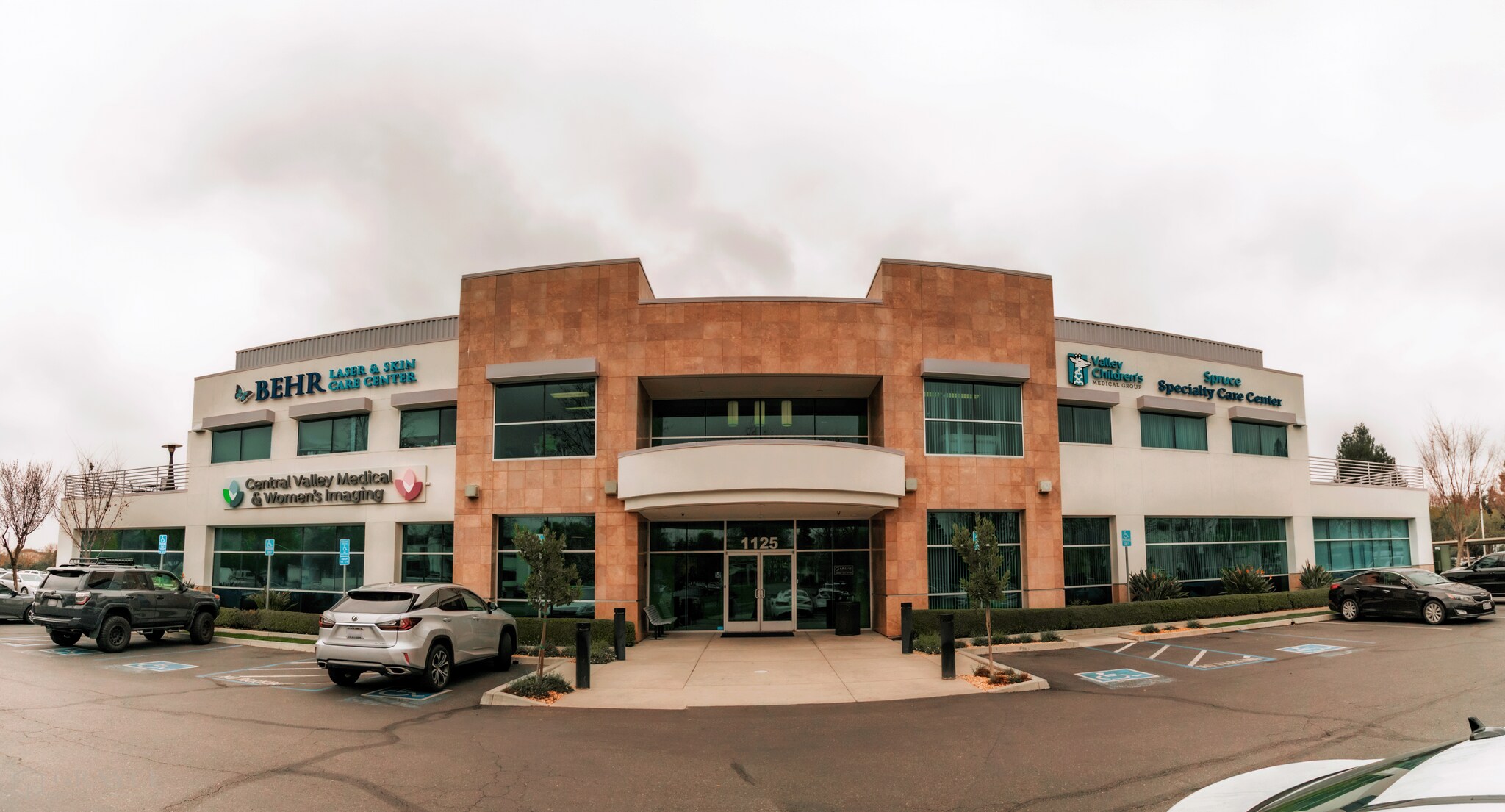 1125 E Spruce Ave, Fresno, CA à louer Photo principale- Image 1 de 8