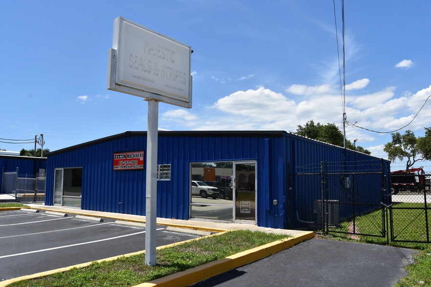 2064 Range Rd, Clearwater, FL à louer - Photo du bâtiment - Image 3 de 14