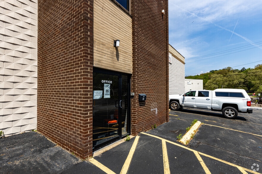 35 Herron Ave, Pittsburgh, PA for lease - Building Photo - Image 2 of 5