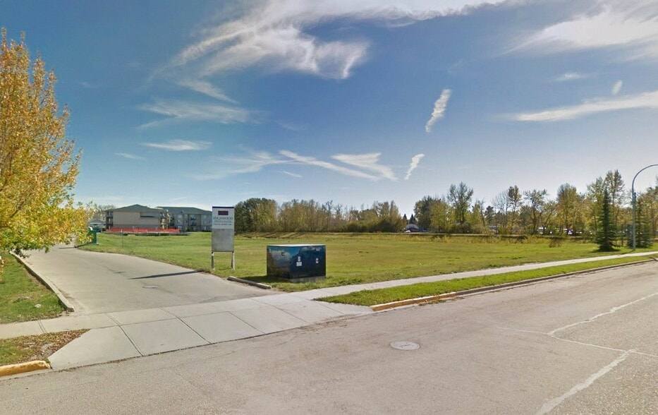 504 7 St, High River, AB for sale - Building Photo - Image 3 of 3