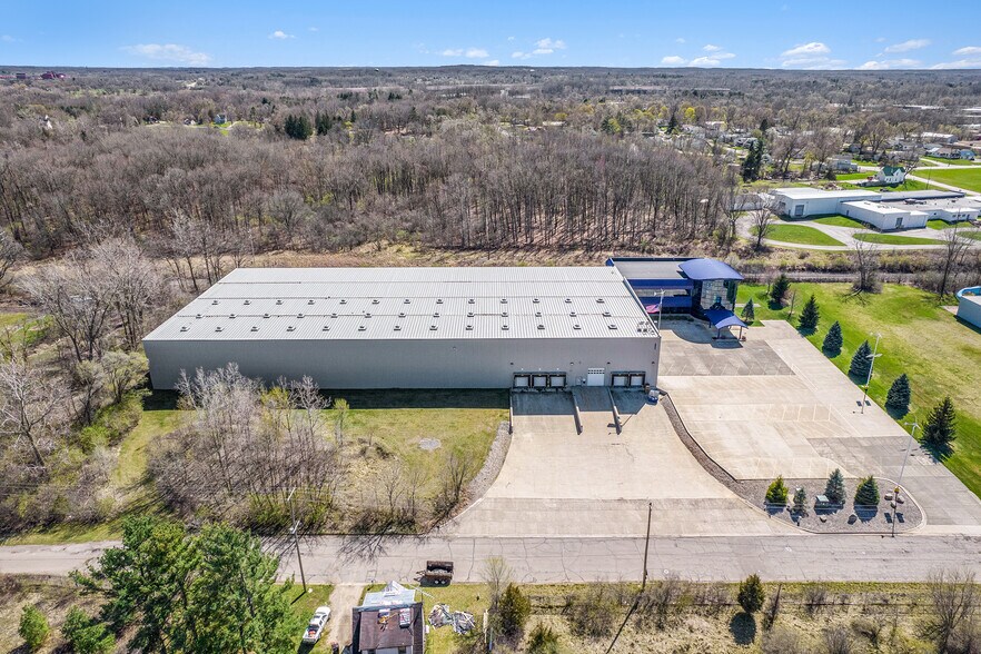 2021 Wellworth Ave, Jackson, MI à vendre - Photo du bâtiment - Image 3 de 16
