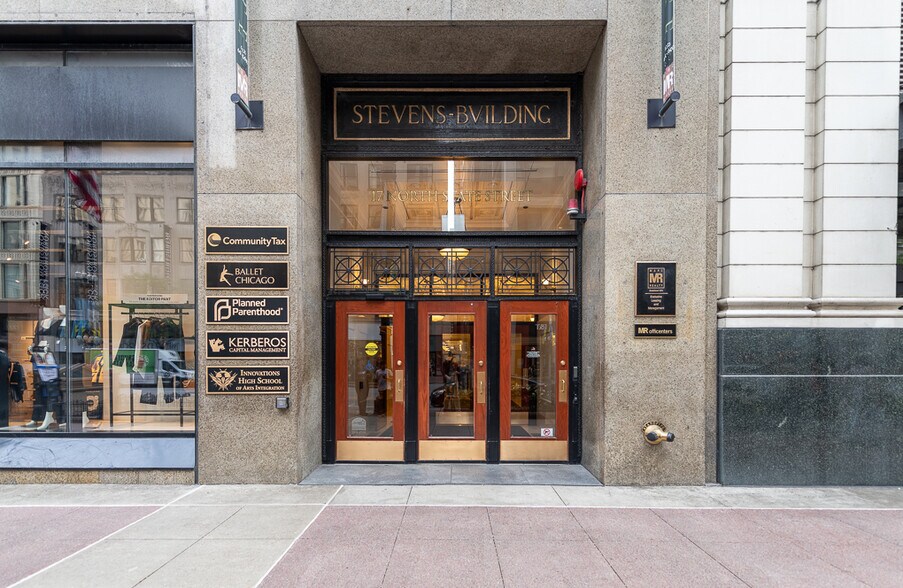 17 N State St, Chicago, IL à louer - Photo du bâtiment - Image 2 de 21