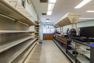 1215 Price St, Savannah, GA for lease Interior Photo- Image 2 of 11